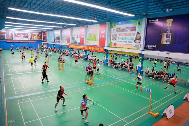 大型羽毛球館區(qū)域降溫，應(yīng)用蒸發(fā)冷省電空調(diào)立式管道機(jī)組