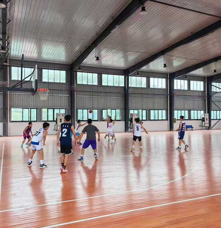 籃球館整體制冷降溫，安裝蒸發(fā)冷省電空調(diào) - 立式射流機(jī)