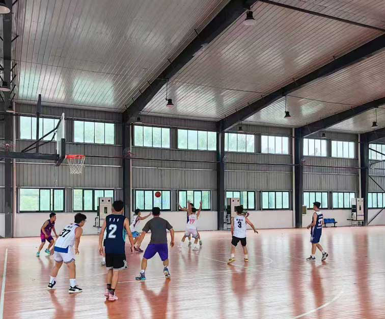 室內(nèi)體育場館制冷降溫，應(yīng)用蒸發(fā)冷省電空調(diào)-立柜射流空調(diào)