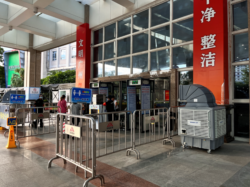 番禺中心醫(yī)院大廳降溫通風(fēng)使用星科移動(dòng)工業(yè)環(huán)保空調(diào)