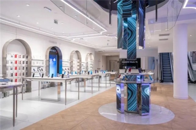 華為法國首家旗艦店盛大開業，巴黎歌劇院旁閃耀科技之光